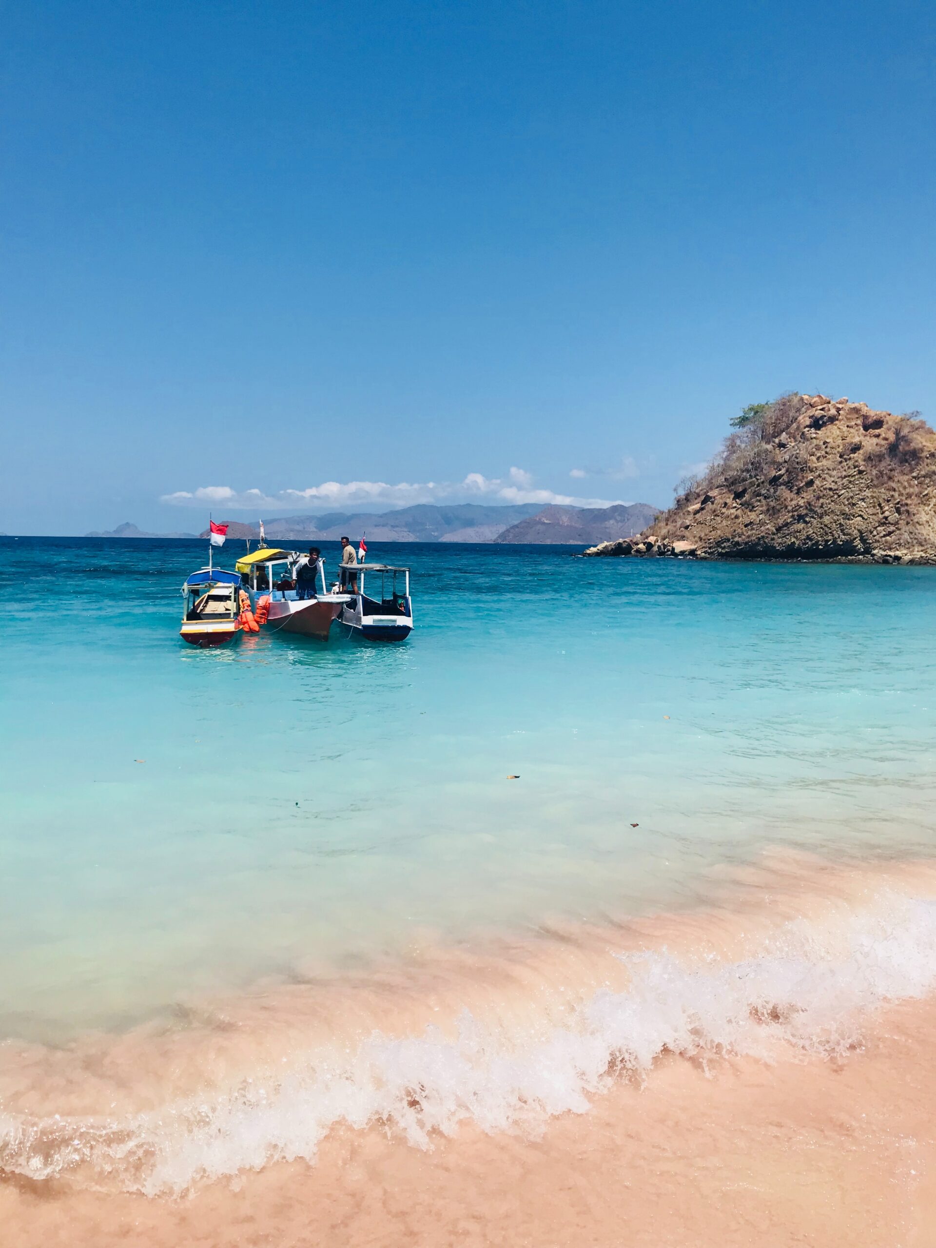 Isla Komodo, una ruta en barco para viajeros apasionados