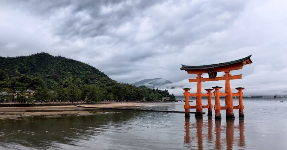 Planes con Duende – Torii Itsukushima Planes con Duende - Torii Itsukushima