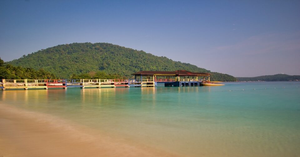 Vistas desde una de las playas de las Islas Perhentian Vistas desde una de las playas de las Islas Perhentian