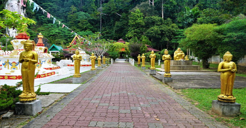 Una de las zonas exteriores del templo budista Wat Koh Wanaram