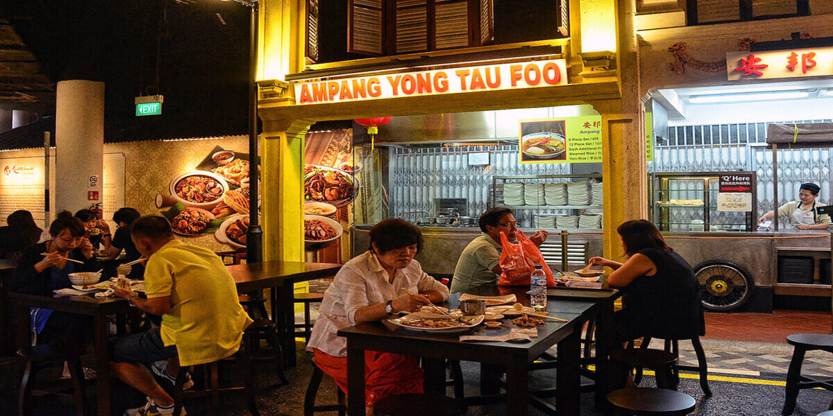 Disfruta de la gastronomía malaya en un clásico puesto callejero