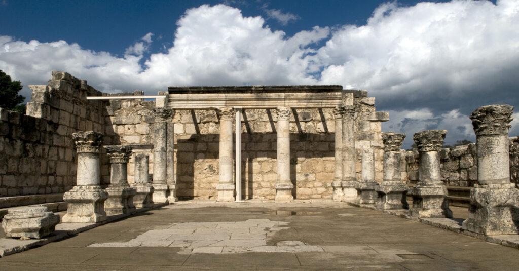 Ruinas de la antigua sinagoga de Cafarnaúm