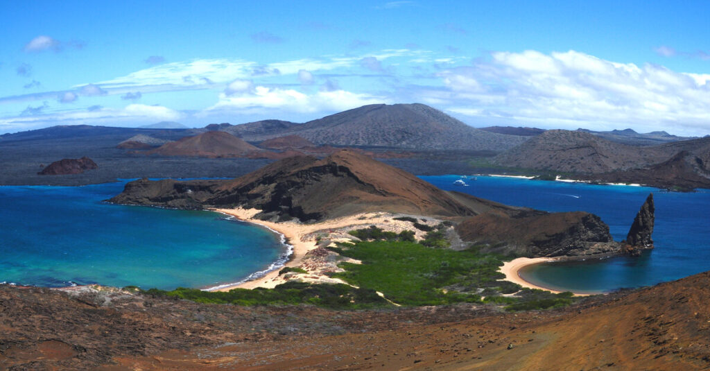 Imagen de la Bahía Sullivan de Isla Santiago, en las Islas Galápagos