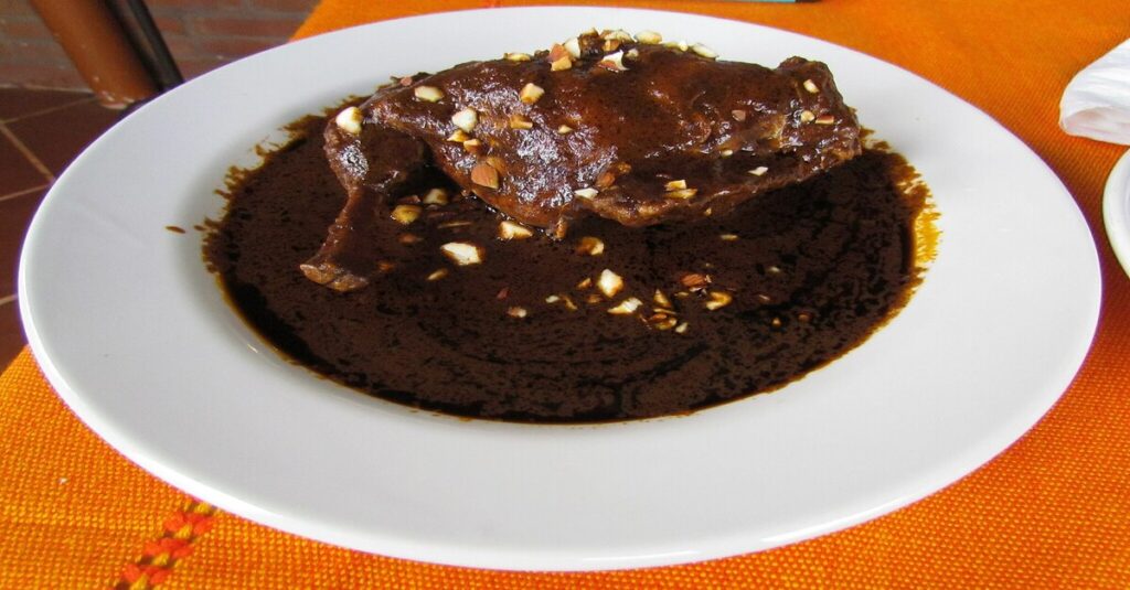 Mole tradicional guatemalteco, cuya receta incluye chocolate
