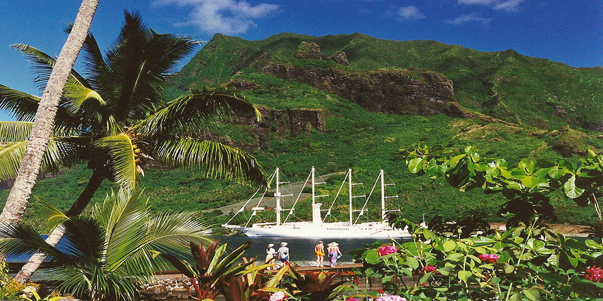 Un crucero por una de las islas de la Polinesia