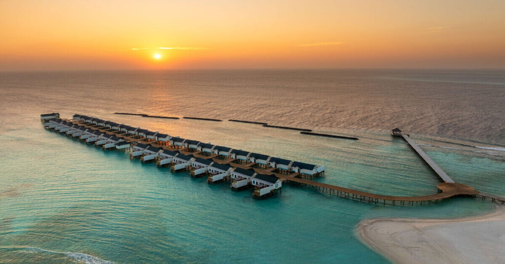 Resorts con piscinas en el mar de Oblu Nature Helengeli by Sentido, en Maldivas