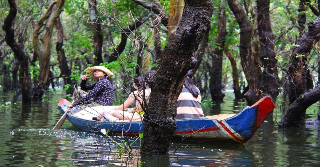 Paseo en canoa por la Amazonía peruana