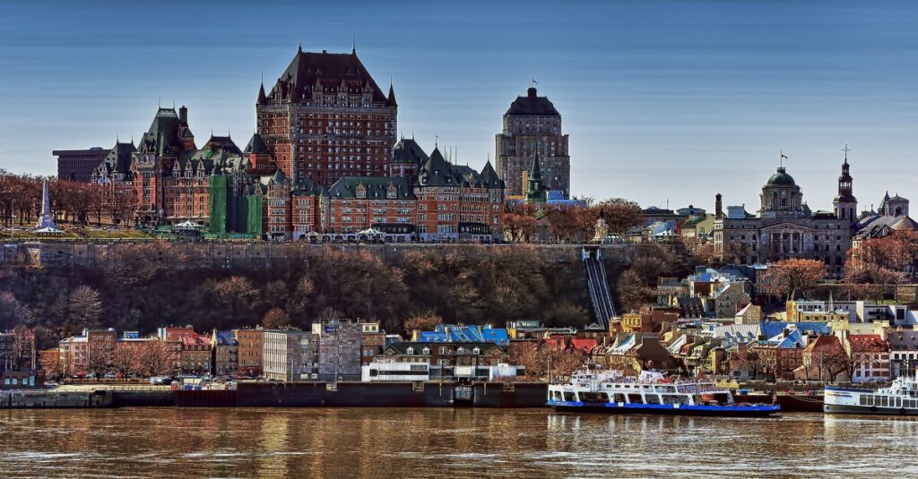 Quebec City, con su famoso Château Frontenac al fondo