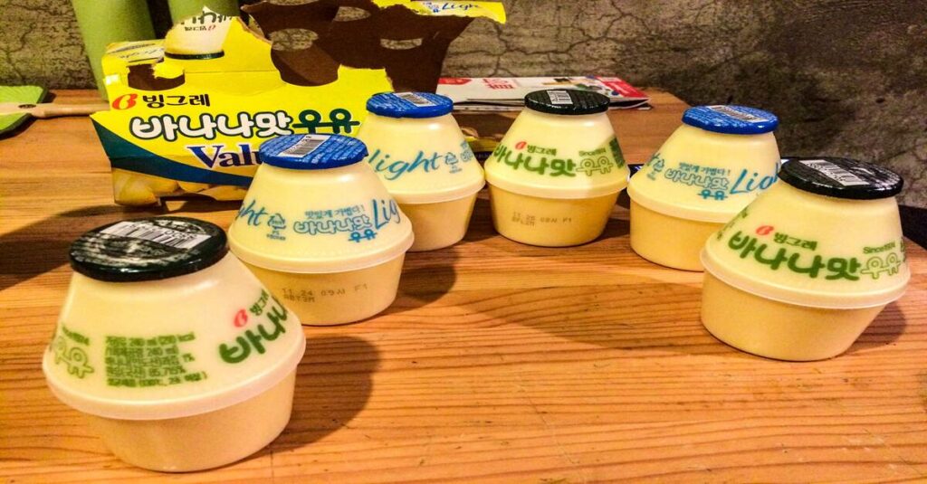 Botellas de 'bananamat uyu', una de las bebidas más populares en Corea del Sur