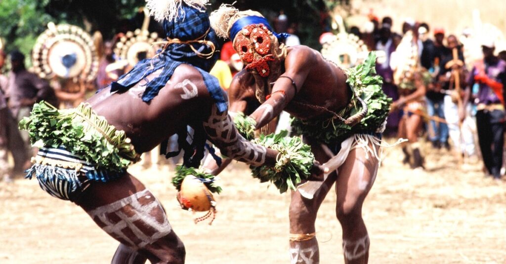 Ritual de danza tradicional en una aldea de País Bassari