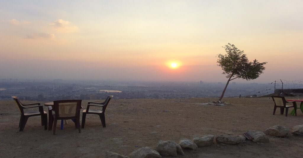 Mirador de la montaña Mokattam con vistas a la ciudad de El Cairo