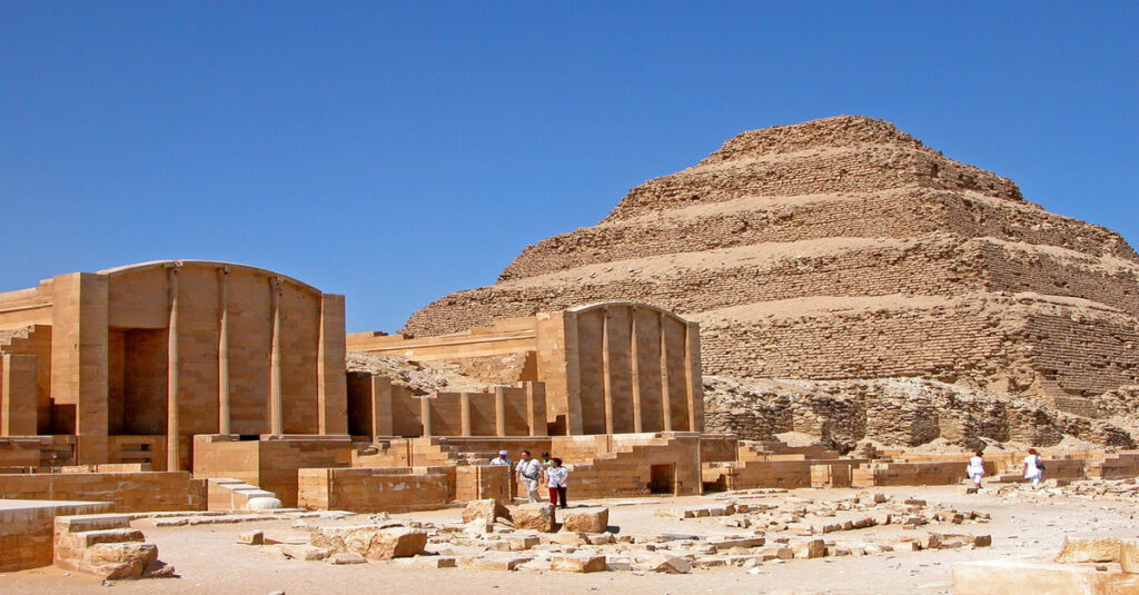 Pirámide escalonada de Zoser, en Saqqara