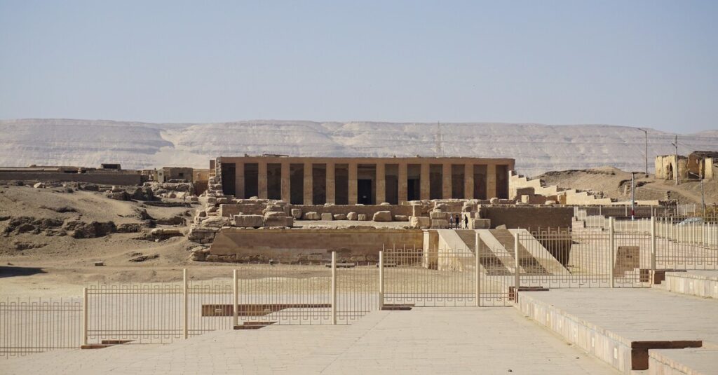 Exterior del El Templo de Seti I, en Abidos