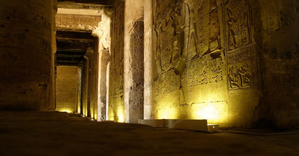 Interior del Templo de Seti I, en Abidos, uno de los tesoros ocultos de Egipto