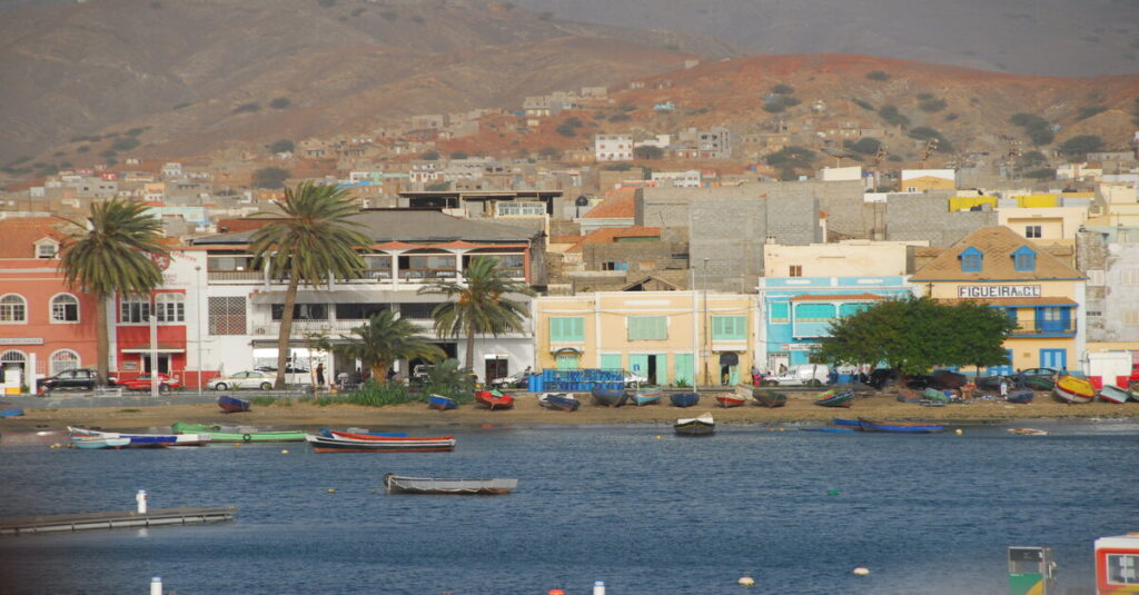 Vista de Mindelo, con su aire colonial