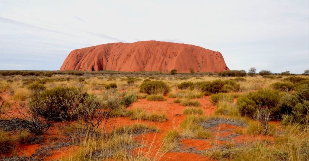 Uluru, el símbolo más icónico del Outback australiano