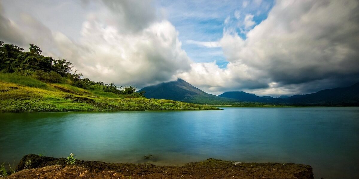 El Lago Arenal, una de las maravillas naturales de Costa Rica