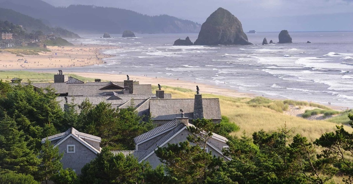 Paisaje icónico de Cannon Beach, en Estados Unidos