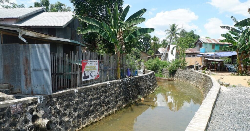 Pequeñas casas en un pueblo de Sumba