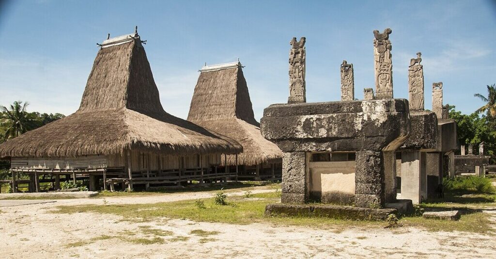 Aldeas de piedra y casas tradicionales de la isla indonesia de Sumba