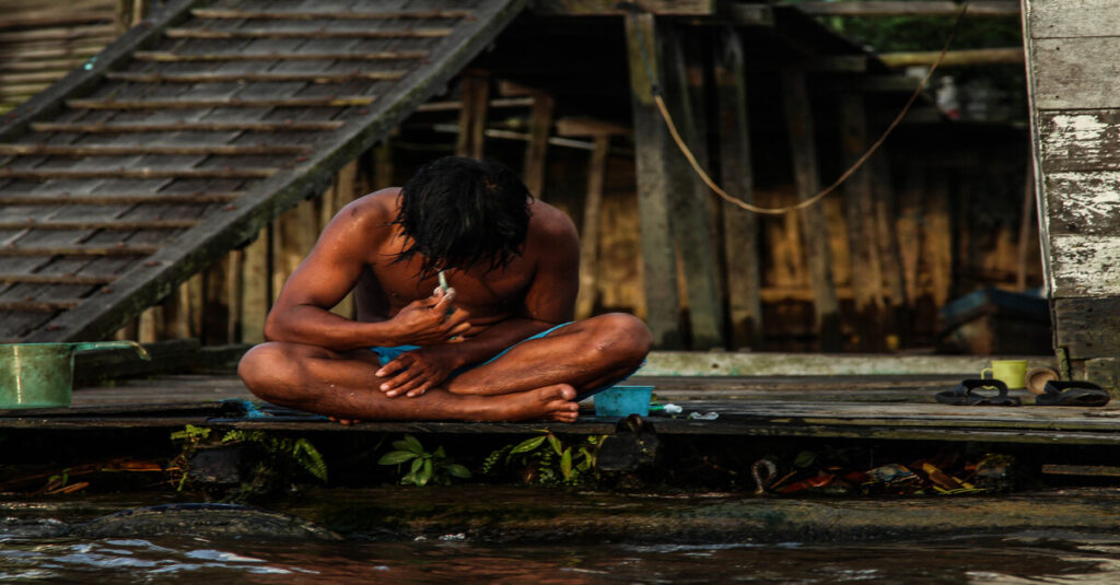 Joven de una comunidad local del Borneo indonesio