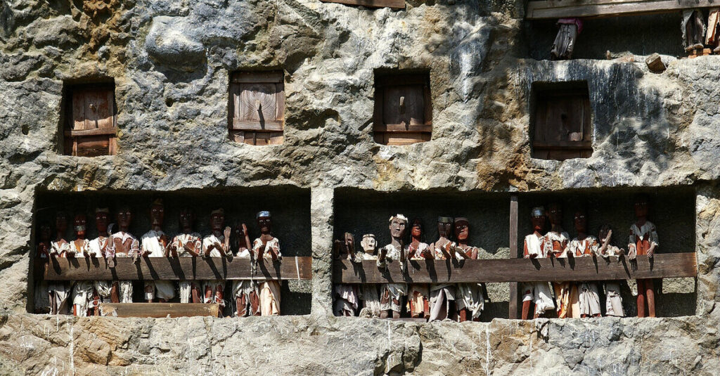 Efigies funerarias de una ceremonia Toraja