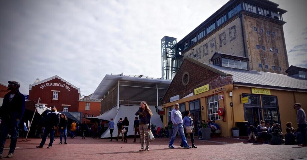 Mercado de Old Biscuit Mill, en Ciudad del Cabo
