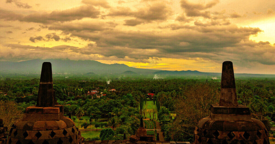vistas-templo-Borobudur-java Vista desde el Templo Borobudur, en Indonesia