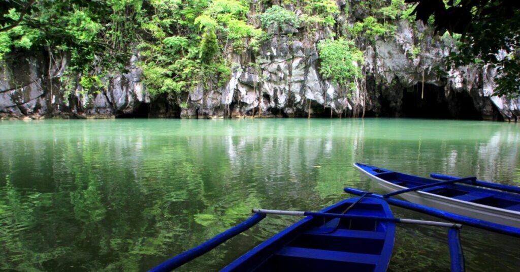 Entrada a Puerto Princesa, un entorno rodeado de selva filipina