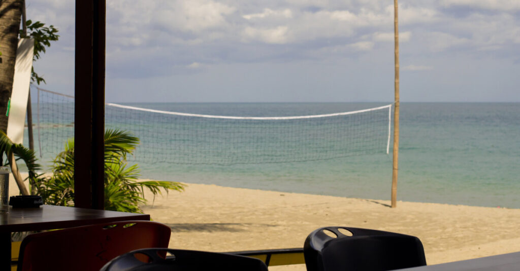 Red de voleibol en una playa de Filipinas