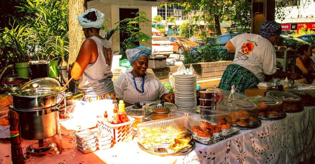 Baianas preparando acarajés en Brasil