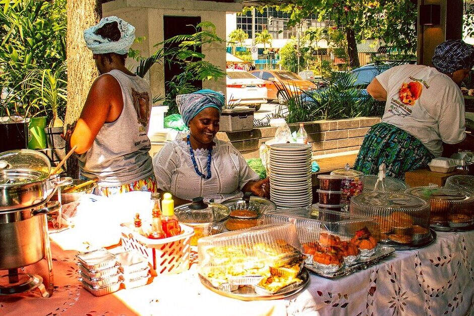 Baianas preparando acarajés en Brasil