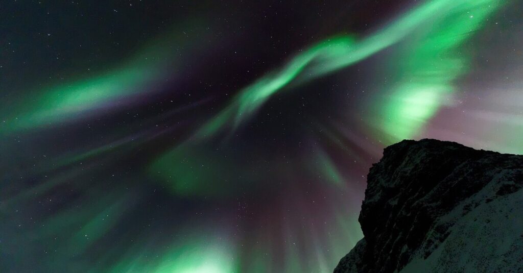 Auroras boreales en la región de los Fiordos del Oeste de Islandia