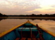 Amanecer desde una barca en el Amazonas colombiano