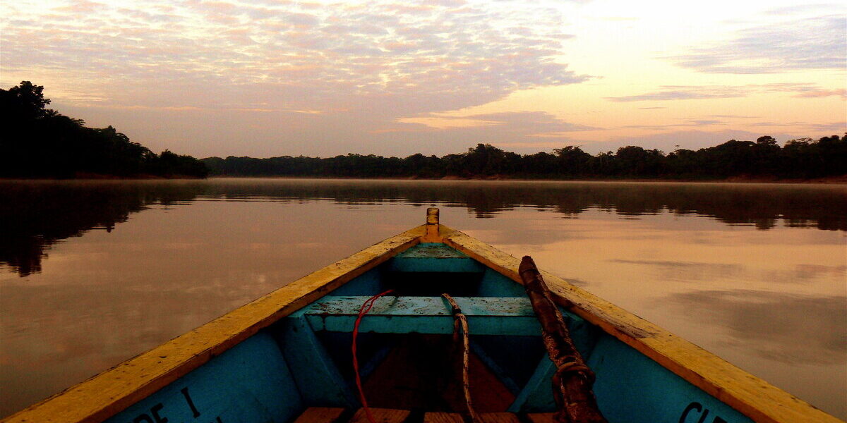 amanecer-amazonas-colombiano Amanecer desde una barca en el Amazonas colombiano