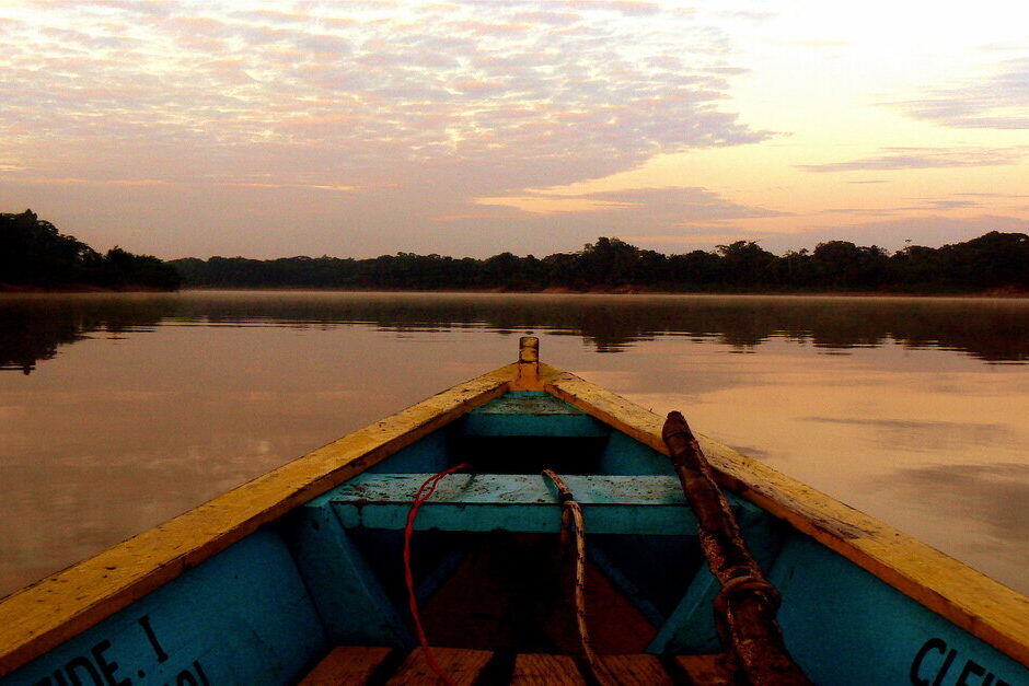 amanecer-amazonas-colombiano Amanecer desde una barca en el Amazonas colombiano