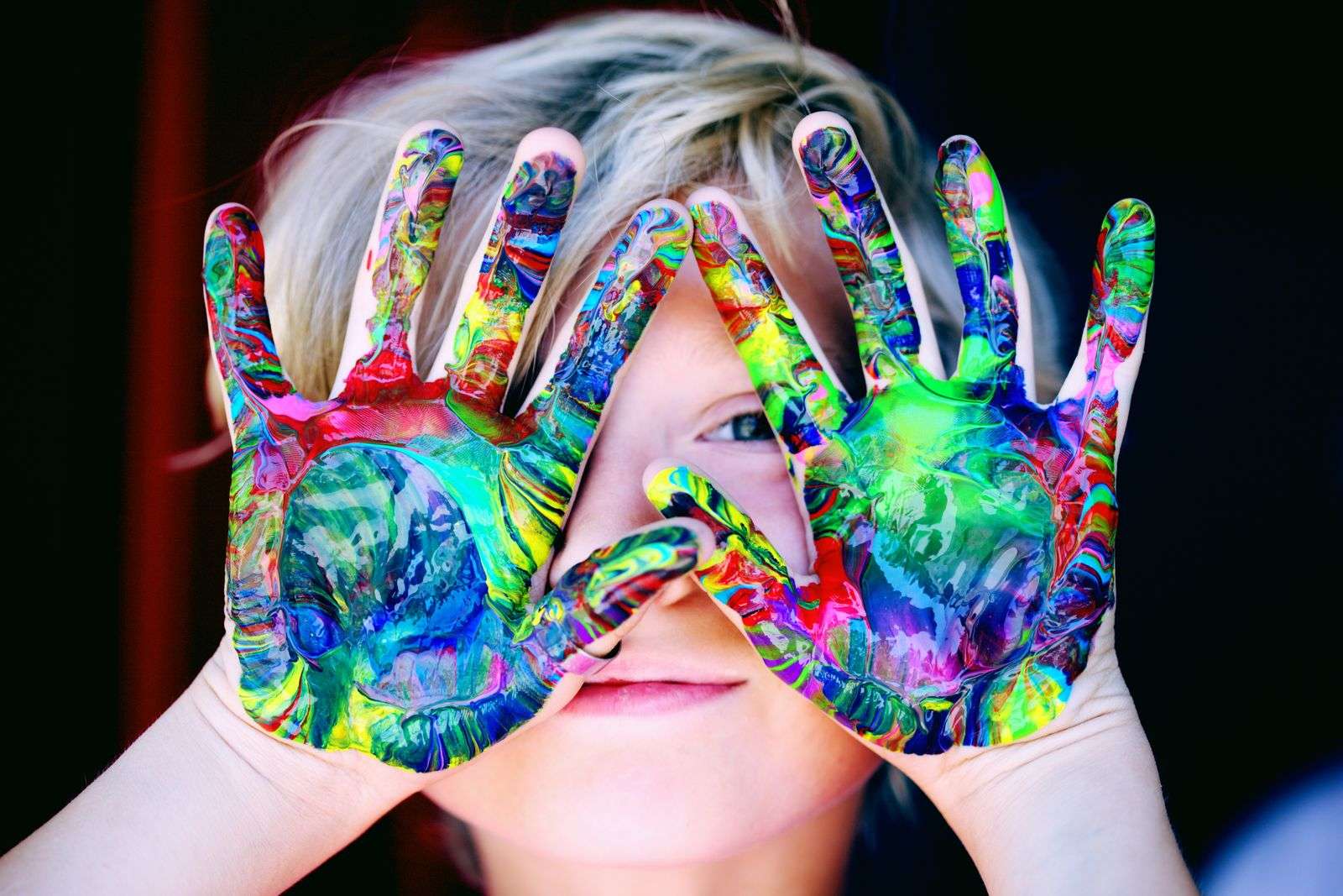 Viajes educativos en familia con experiencias culturales y descubrimiento activo