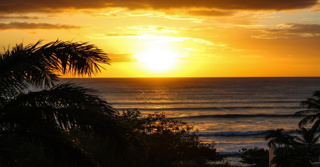 Atardecer en una playa de Costa Rica
