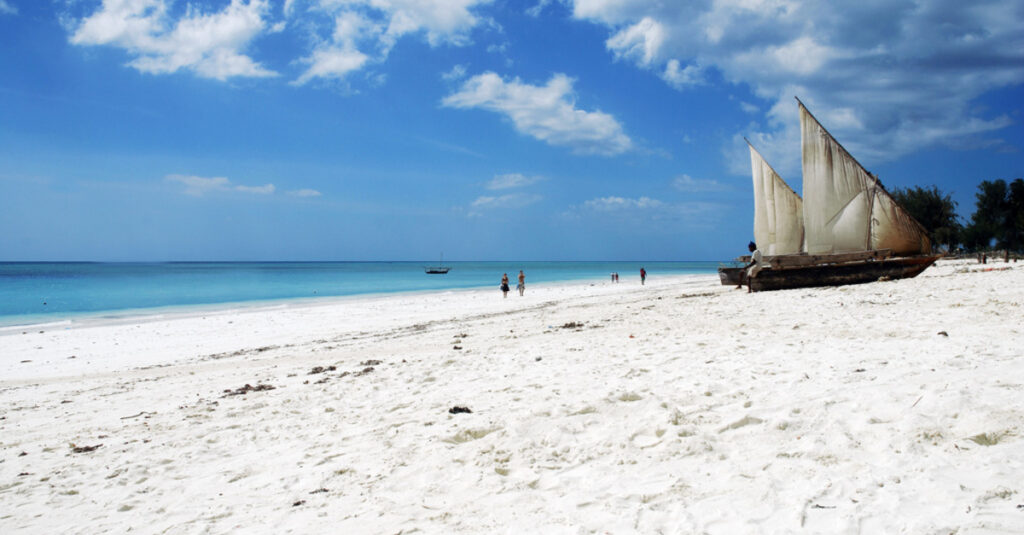 Dhows en una playa de Nungwi