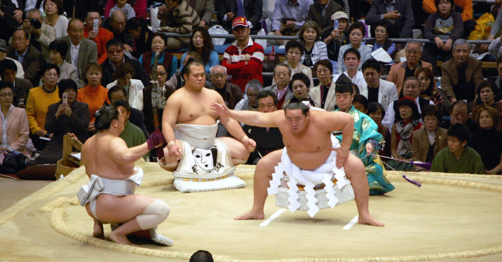Un combate de sumo, el deporte nacional en Japón