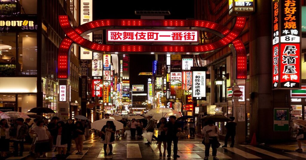Japón nocturno, la vida después del atardecer 4 Puerta de Kabukicho, en Shinjuku