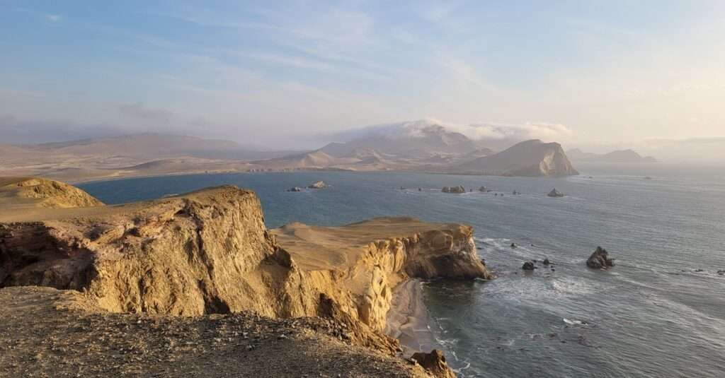 Las Islas Ballestas, las pequeñas Galápagos peruanas 8 Panorámica de la Reserva Nacional de Paracas