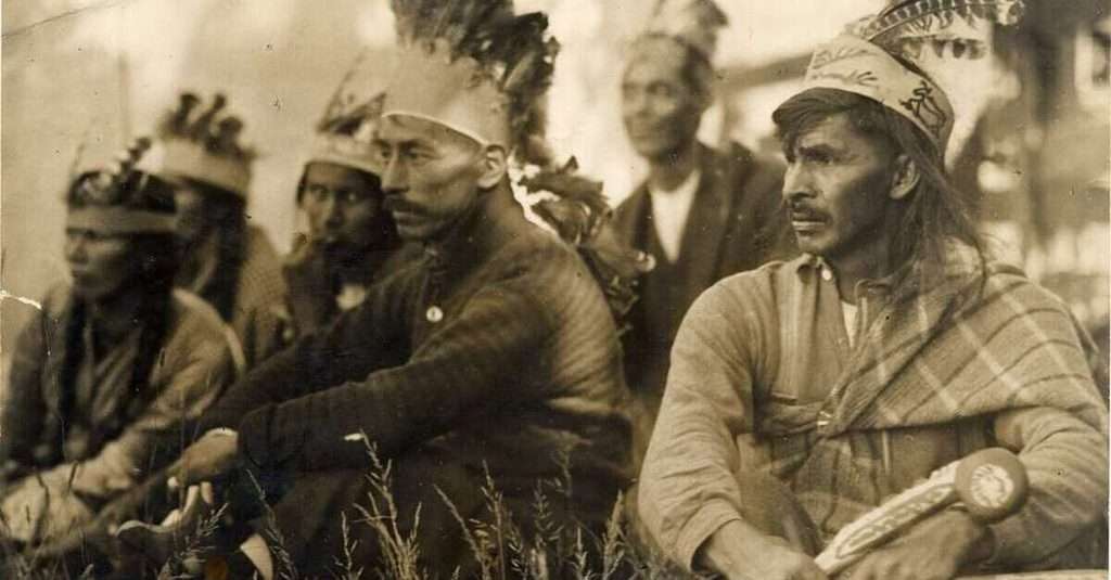 Fotografía antigua de miembros de las Primeras Naciones de Canadá