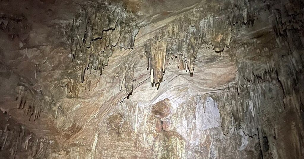 Interior de la caverna de Umajalanta